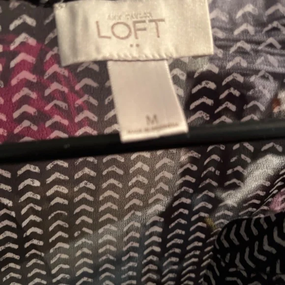 Ann Taylor LOFT top - Picture 3 of 3